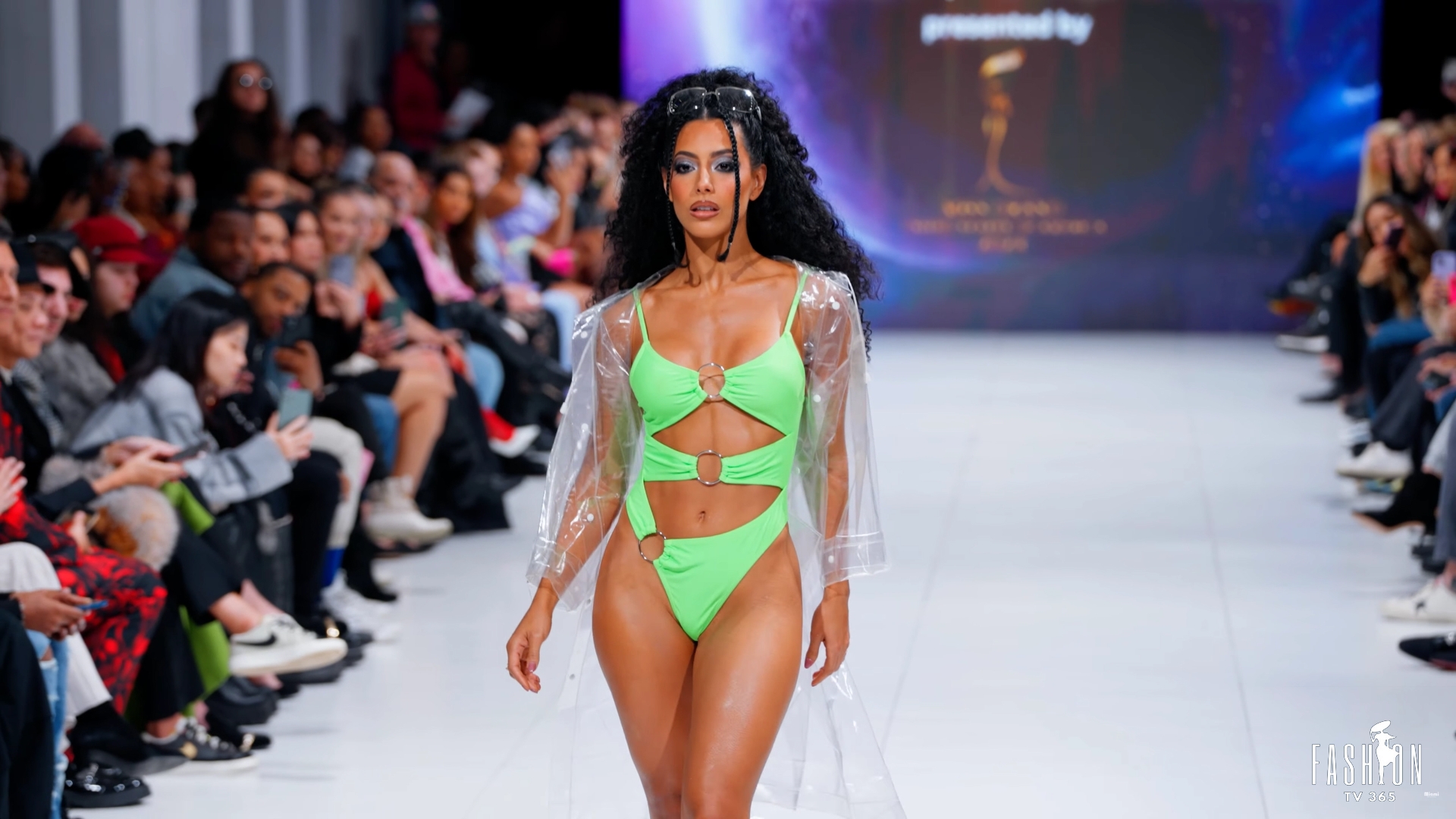 Купальники Strata The Bureau 2024 Неделя моды в Нью-Йорке смотреть онлайн