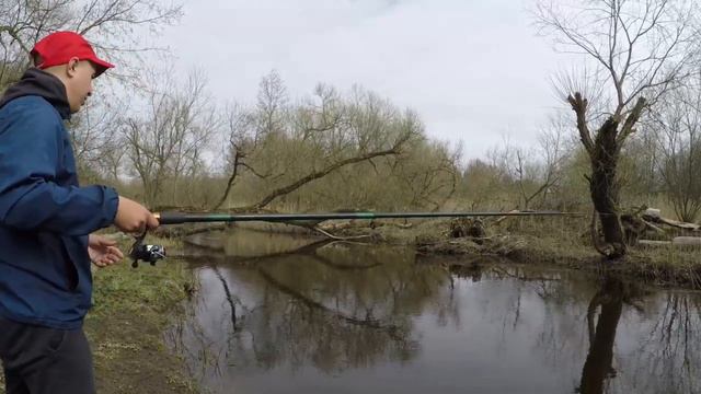 Рыбалка на поплавочную удочку на микроречке. смотреть онлайн
