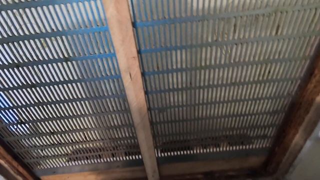 Двухматочное пчеловодство 12 рамочный улей переделал на два отсека, что у меня получилось! смотреть онлайн