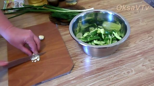 Cалат из битых огурцов (拍黄瓜沙拉). Salad of beaten cucumbers. смотреть онлайн