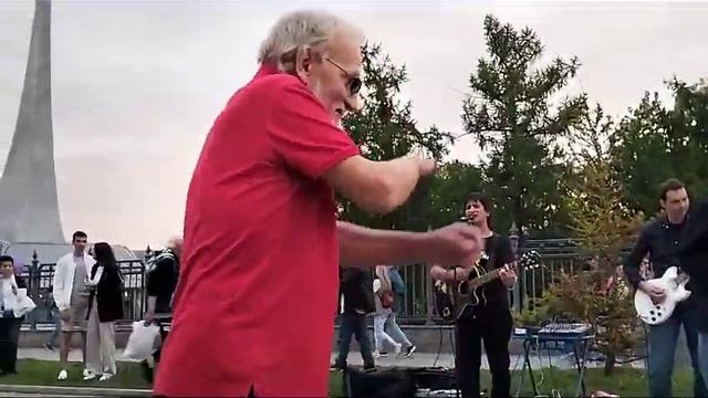 гр.Игра. Танцы разных поколений под песни Кино. смотреть онлайн