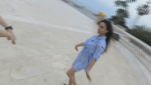 Bakının Merkezi Dağüstü Parkda Qiz ve Oğlandan Gurcu Rəqsi / 2018 смотреть онлайн