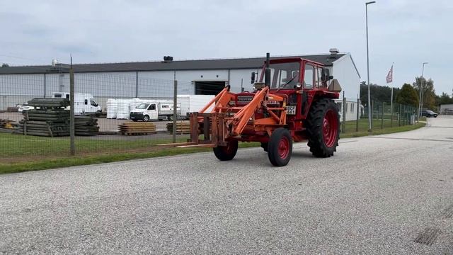 Köp Veterantraktor Volvo BM 700 Turbo med frontlastare på Klaravik смотреть онлайн