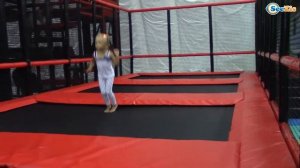 Игрушка Покойо и Ярослава в Зип Зип Парке (Zip Zip Park) - Прыгаем на батутах Часть 1. Pocoyo Toys