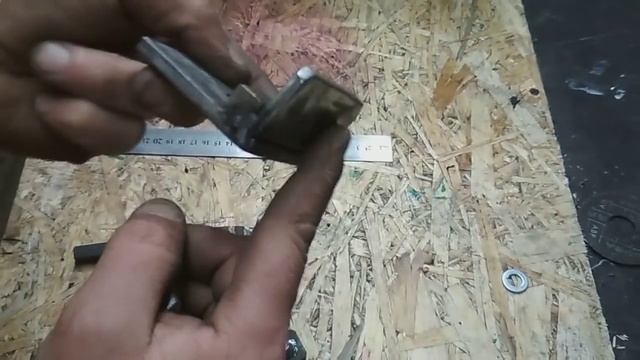 Хитрый прижим на стойке для УШМ_Clever clamp смотреть онлайн