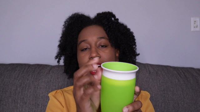 Munchkin 360 Sippy Cup Review - How to Use смотреть онлайн