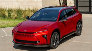 2025 Toyota Crown Signia. Расскрыты цены на комплектации и характеристики.