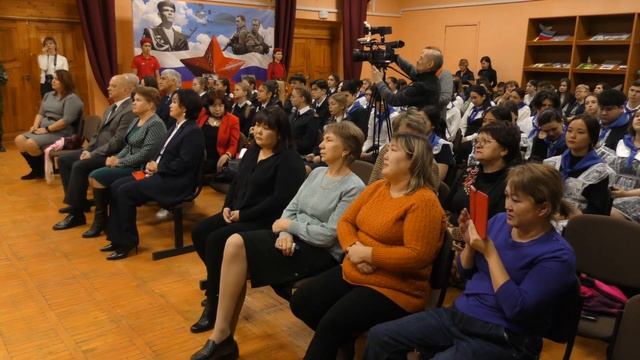 В школе №27 открыли парту Героя России смотреть онлайн