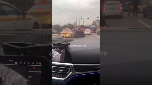 Мальчик встретил своего кумира смотреть онлайн