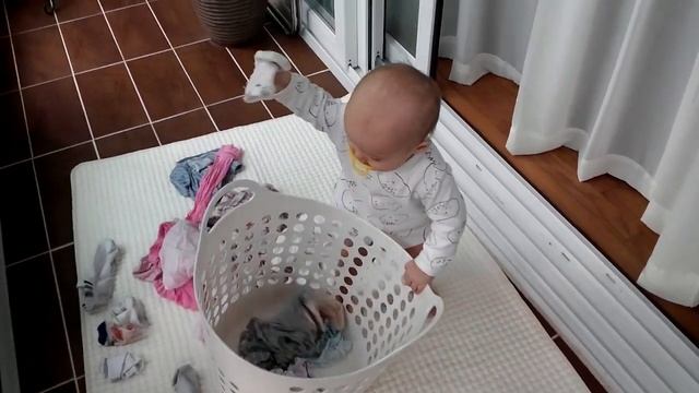 Ангелина (11 мес)- мамина помощница смотреть онлайн