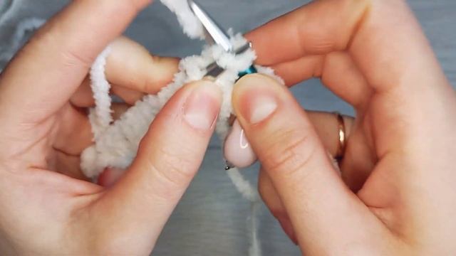 Резинка для волос спицами | Идея для извязывания остатков пряжи смотреть онлайн