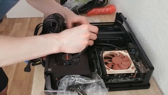 Timelapse portable PC-Build for my Friend in the Army | Fractal Design Node 202 | i3 7100 смотреть онлайн