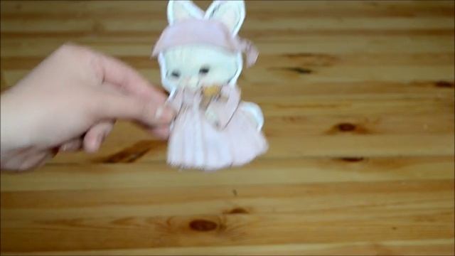 Зайка с одеждой из фетра с рисунком смотреть онлайн