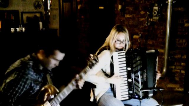 It's Only a Paper Moon - Roland V-accordion and guitar (fragm) смотреть онлайн