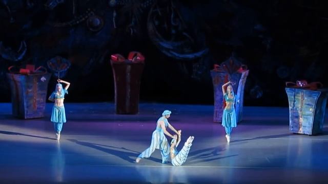 Щелкунчик. Кремлёвский балет. Арабский танец.mp4 смотреть онлайн