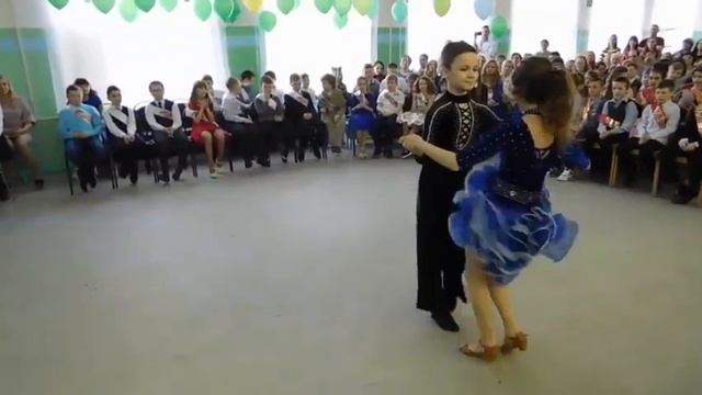 танец в подарок учителям...Выпускной 4-е классы 2019 смотреть онлайн