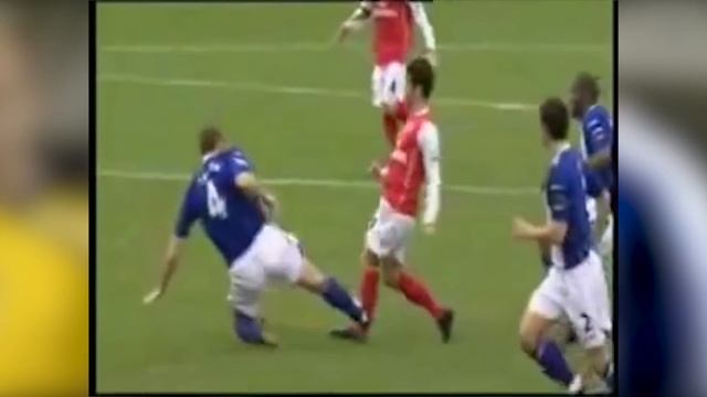 ЧУТЬ НЕ ОТОРВАЛО НОГУ: самые страшные травмы в футболе