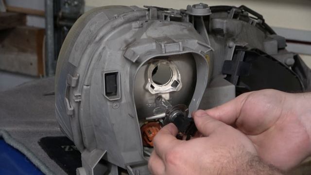 Mercedes Benz S430 (w220) How to change the low beam lamp/headlight смотреть онлайн