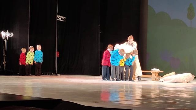 "Мельник и мельничата", танец ансамбля "Карусель", г.Москва, 27.03.2022, 1 и 3 класс, мальчики смотреть онлайн