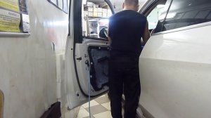 Как разобрать дверь BMW x7 и вынуть стекло