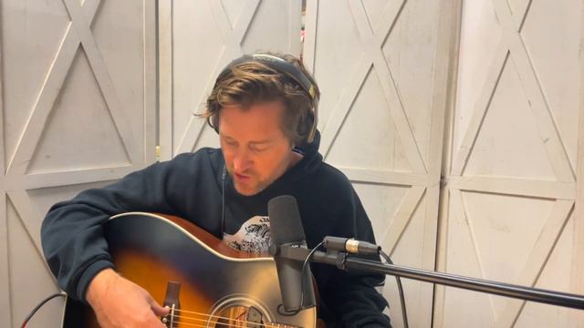Epiphone Masterbilt AJ-45 ME Guitar Review - Must Watch Before Buying! смотреть онлайн