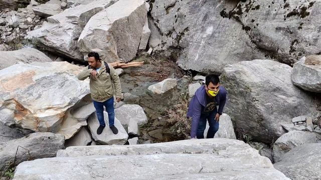 DELHI TO YAMUNOTRI DHAM YATRA 2020 | LAND SLIDES AT YAMUNOTRI | KAYASTHA BUDDHI смотреть онлайн