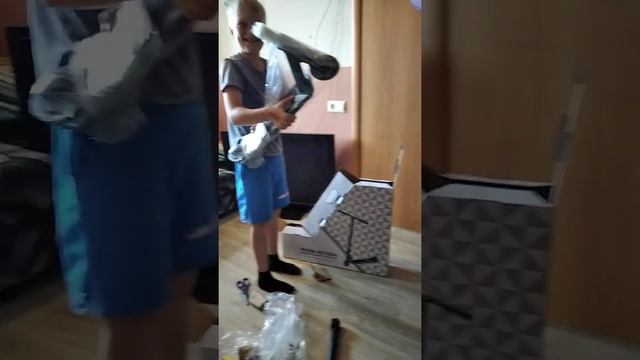 Купил НОВЫЙ крутой трюковой самокат!!! Распаковка!!! смотреть онлайн
