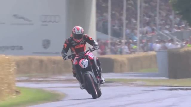 New Driving Scenes | KTM 1290 Super Duke R Prototype смотреть онлайн