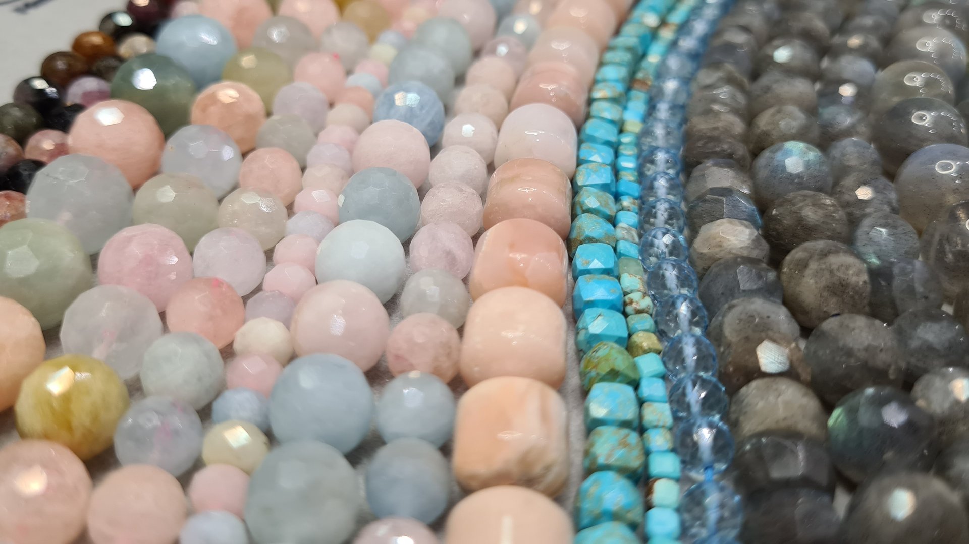 ТЦ Севастополь🛒 Цитрин, лабрадор, голубой топаз, бирюза, розовый опал, бериллы, турмалин. смотреть онлайн