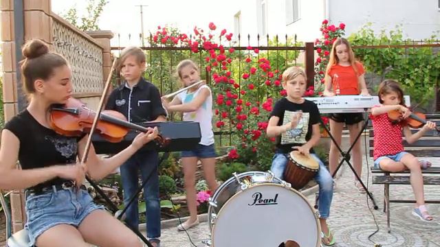Fa-Mi-Ly - Shape of you (instrumental cover) - Ed Sheeran смотреть онлайн