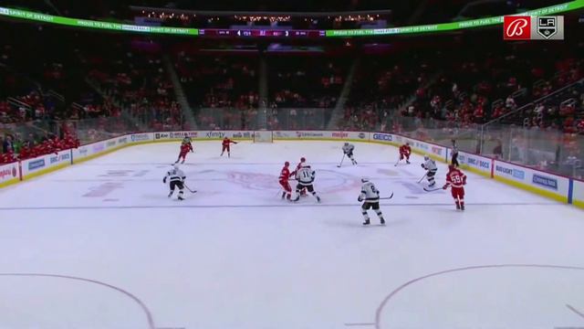 Adrian Kempe lobs the puck from his own zone for an empty net goal. смотреть онлайн
