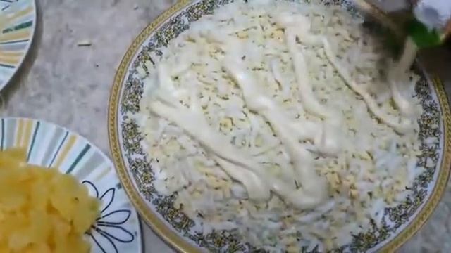 Слоёный салат с курицей и ананасом ? смотреть онлайн