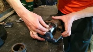 Замена ремкомплекта переднего суппорта Passat B5 часть 2