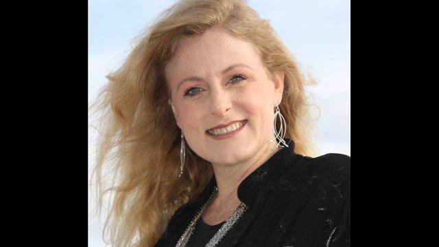 Tara Nolan interviews Mary Kelly (PhD in Economics) смотреть онлайн