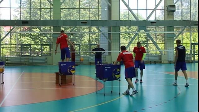 Волейбол. Тренировка сборной России. Связующие.| Russia volleyball team. Setter Grankin-Kovalev смотреть онлайн