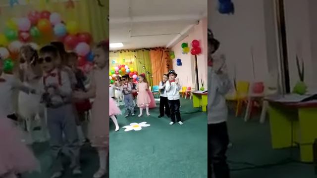 Вот так замечательно мы поздравляем мам! смотреть онлайн