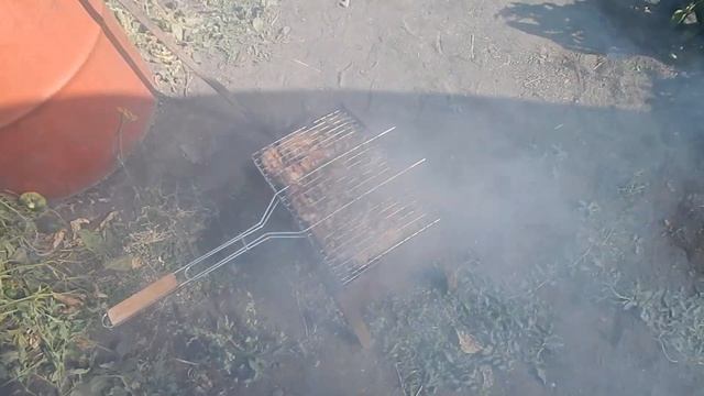 Будем отмечать День рождения дочки. Жарим шашлык. смотреть онлайн