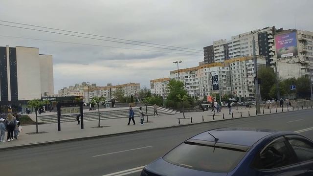 Вид из окна маршрутки Кишинев-Тирасполь, проспект Штефан чел Маре. смотреть онлайн