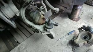 Замена верхней шаровой Пежо 407.