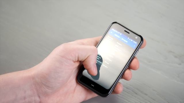 Самый маленький Android смартфон в мире! смотреть онлайн