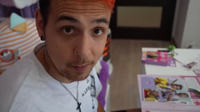COMPLETANDO EL ALBUM DE FIGURITAS DE BARBIE POR 24 HORAS CON LYNA смотреть онлайн