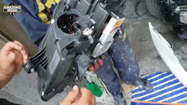 Replacement of a Headlight on Mercedes W219, C219, CLS / How to Remove Headlights on W219