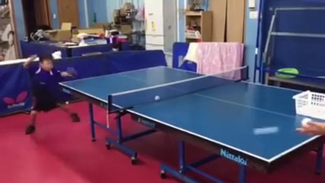 Power play, kid table tennis player... смотреть онлайн