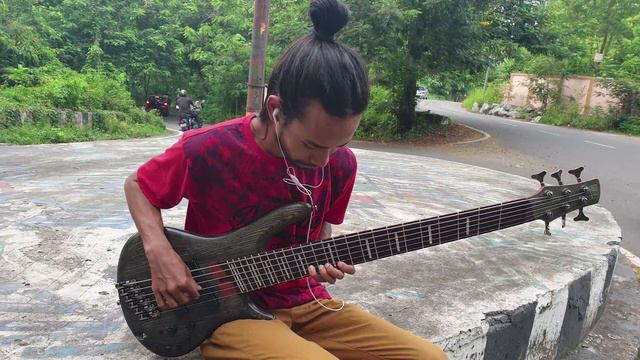 bass guitar in Romantic song's смотреть онлайн