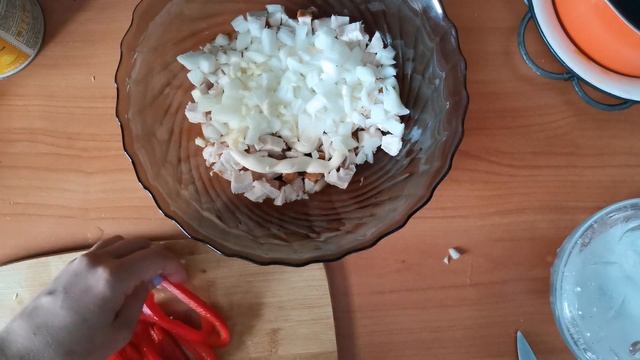 Салат с курицей и ананасами/Салат с ананасами/Салат с шампиньонами/Салат с сыром смотреть онлайн