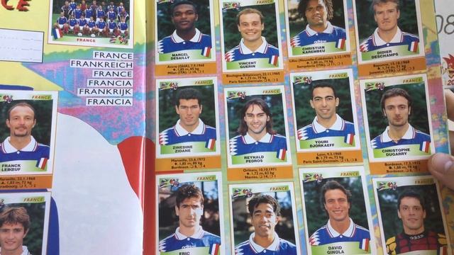 Обзор альбома наклеек PANINI EURO ‘96 (полностью заполнен). Зидан, Черчесов, Карпин... 25 лет назад смотреть онлайн