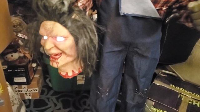Spirit Halloween Barnyard Butcher Demo смотреть онлайн