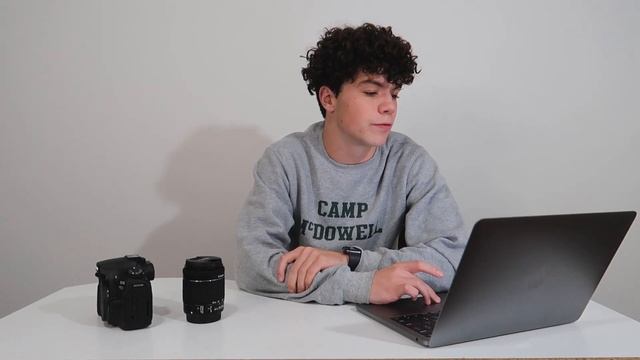 UNBOXING THE CANON 90D AND TAKSTAR SGC-598 // VLOGMAS DAY 7 | Samuel Alvarez