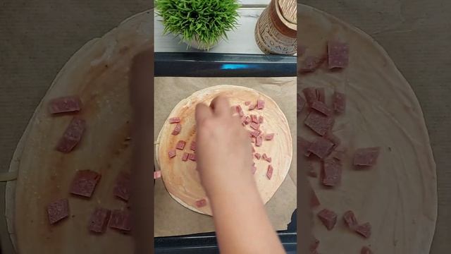 Пицца за 15 минут. Теперь пиццу готовлю только так #вкуснаяеда #вкусноипросто #пиццарецепт #тортиль смотреть онлайн