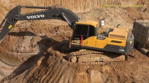 Best Action VOLVO EC250DL Excavator Digging Soil Loading Into Dump Trucks